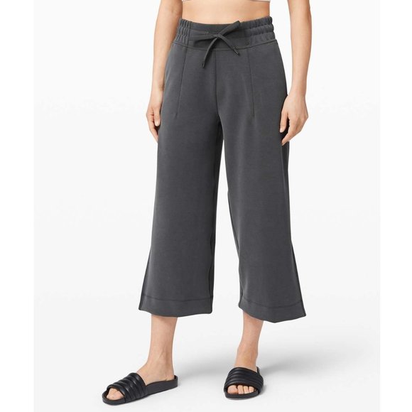 Lululemon Soft Ambitions High Rise Crop 22" / Size 6 / Graphite Grey Wide Leg - Picture 1 of 12